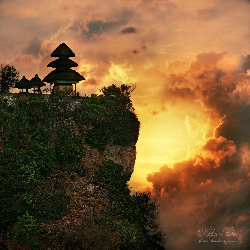 Pura Uluwatu Luhur, Bali. Istvan Kadar