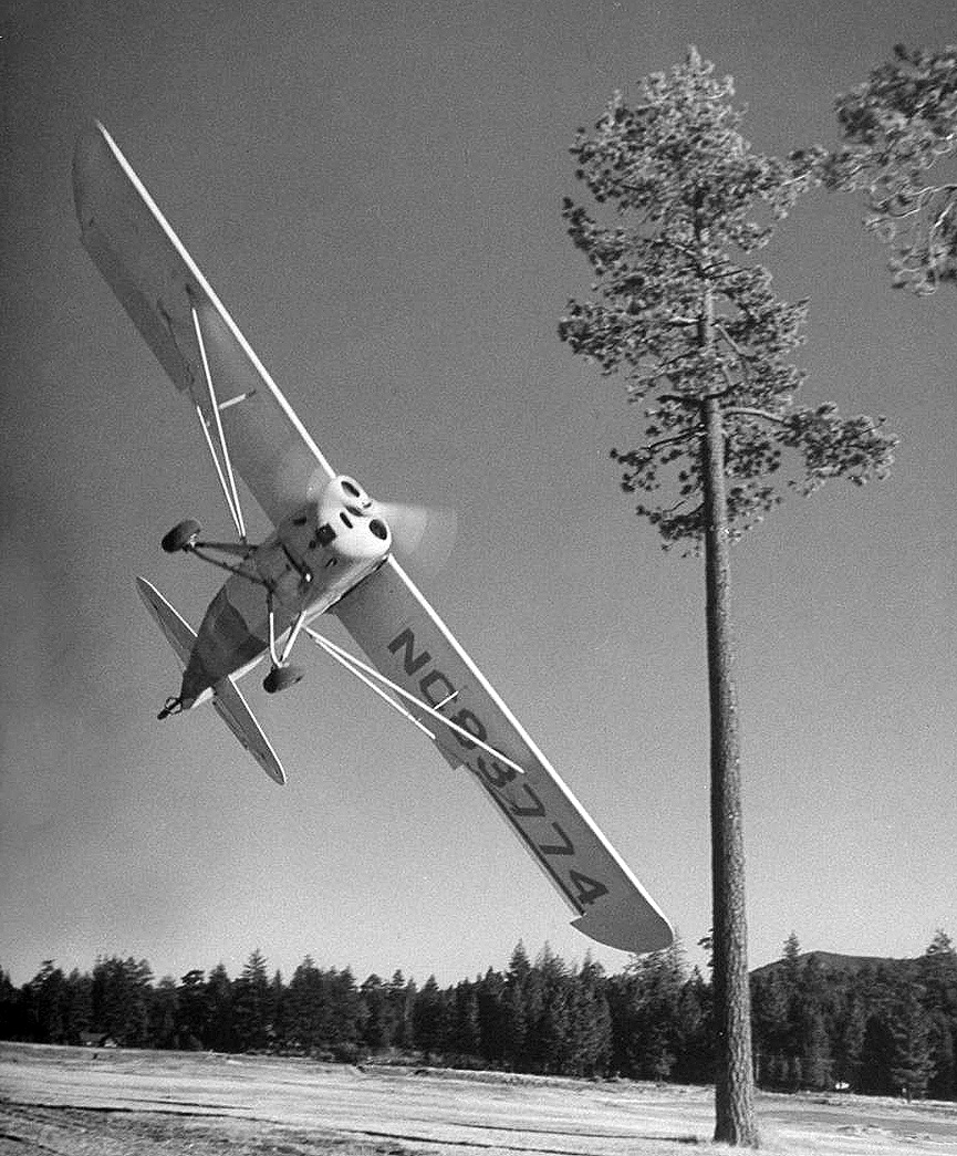 Sammy Mason del Circo del Aire durante una actuación en California, 1948. Life