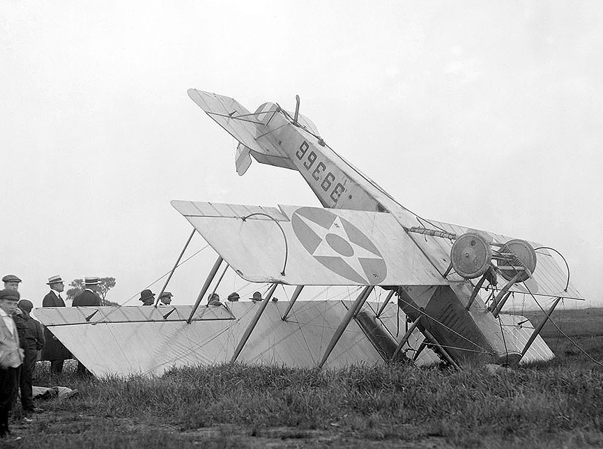 Avión postal accidentado en Saugus. Massachusetts, 1918. Boston Public Library
