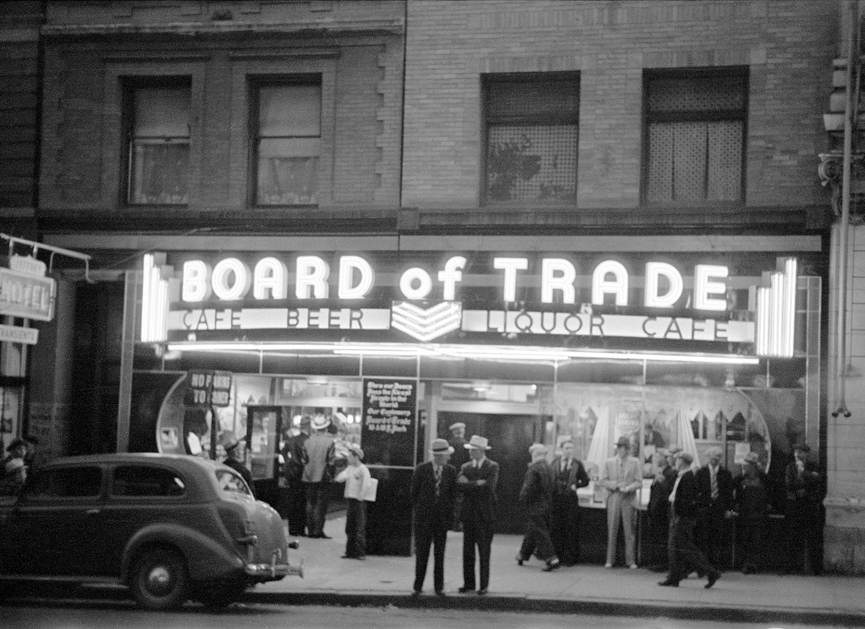 Sala de apuestas en Butte, Montana, en 1939. Arthur Rothstein. Librería del Congreso