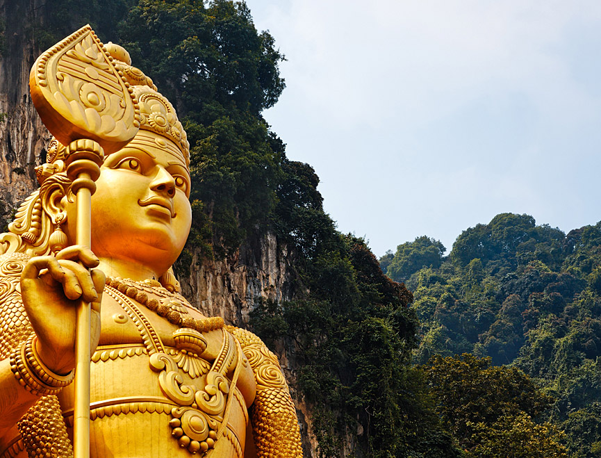 Estatua de la deidad hindú Murugan en el templo de Sri Subramaniar, al pie de las cuevas de Batu. Benson Kua