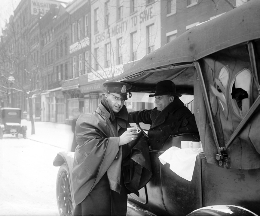 Policia tomando café, 1919. Biblioteca del Congreso
