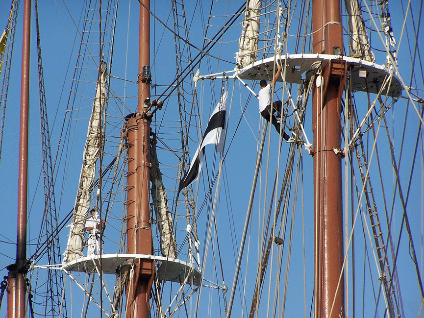 Mastiles del Juan Sebastian Elcano. Farolo