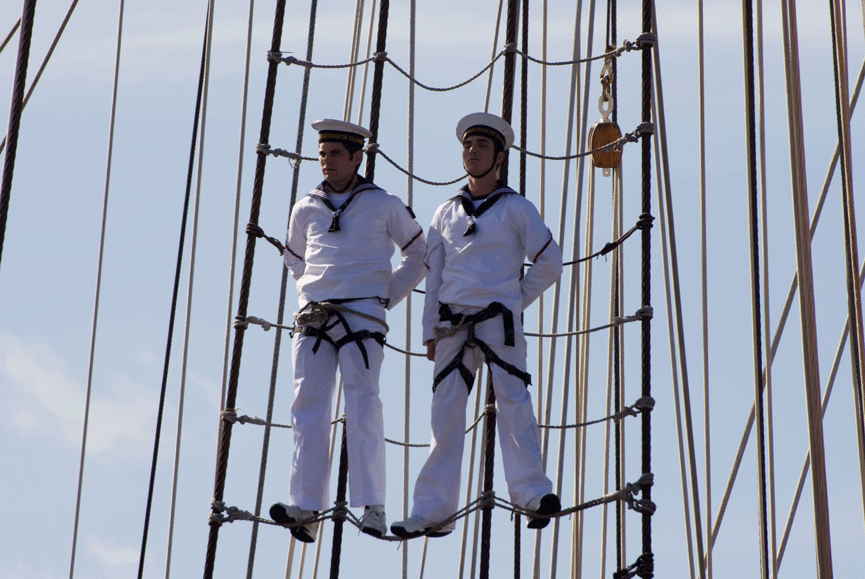 Sujetos con arnes de seguridad. Juan Ramón Rodriguez