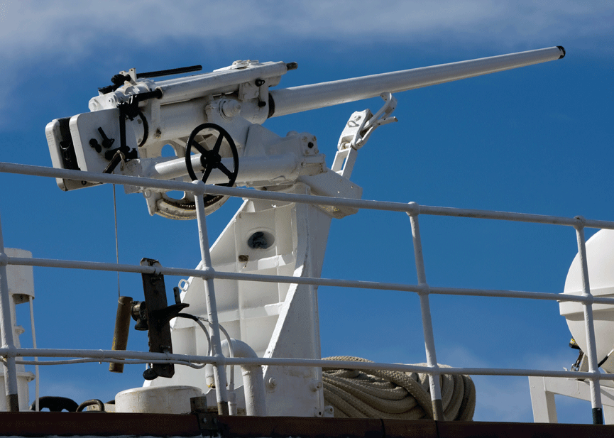 El Juan Sebastian Elcano porta 2 cañones de 47mm. Juan Ramón Rodriguez