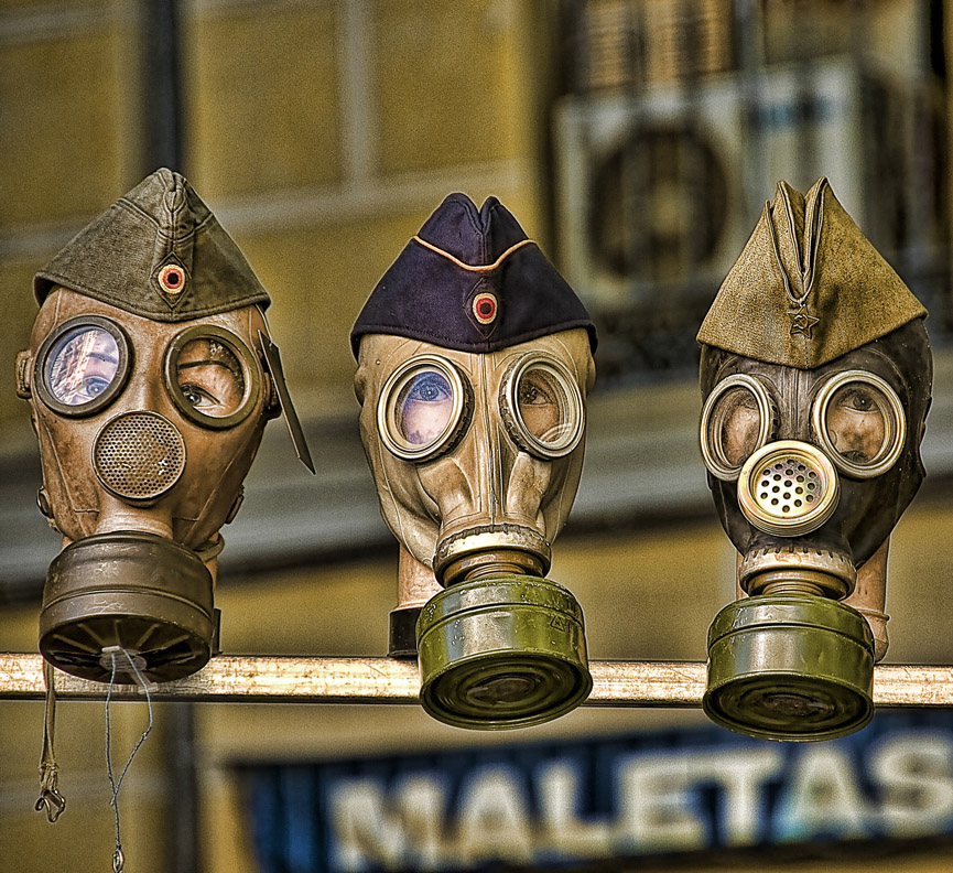 Mascaras de gas. Enrique Rico Corrales