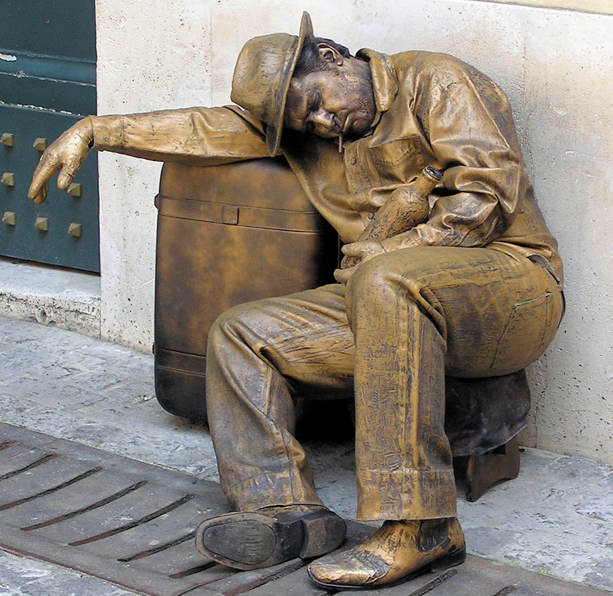 Borracho de bronce. Adrian Pingstone