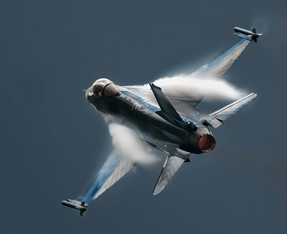 F-16. Leszek Kobusinski