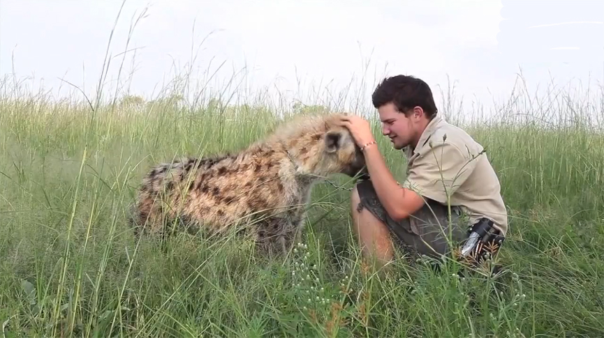 Shandor Larenty y su mascota...una hiena