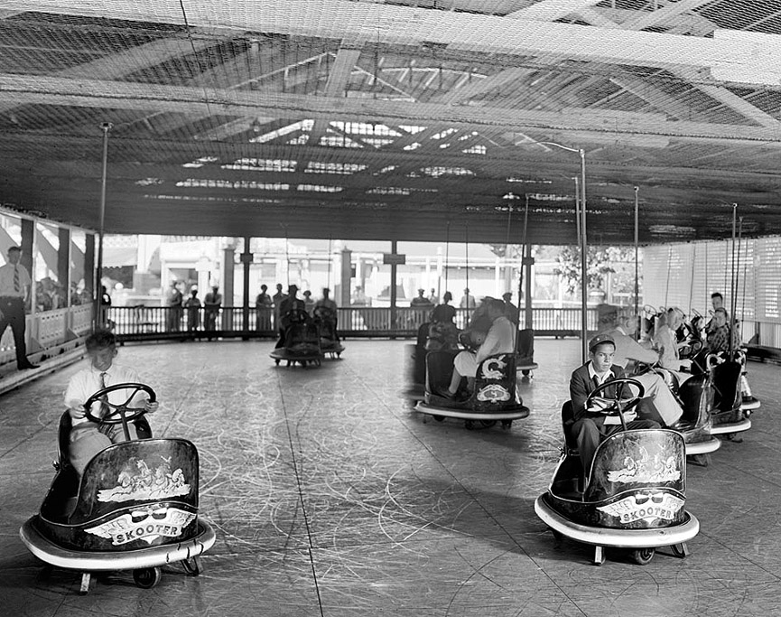 Coches de choque en el parque de atracciones Glen Echo del Condado de Montgomery, Maryland, en 1924. Libreria del Congreso