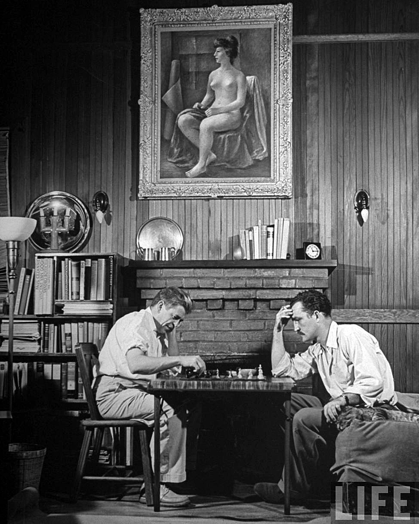 El artista Fletcher Martin jugando al ajedrez con un amigo, en 1940. Peter Stackpole