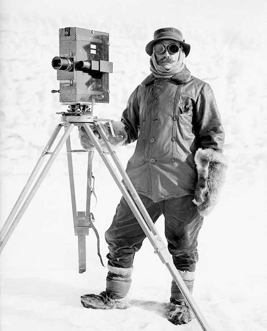 Autoretrato de Herbert Ponting con su cinematógrafo, enero de 1912. Herbert Ponting