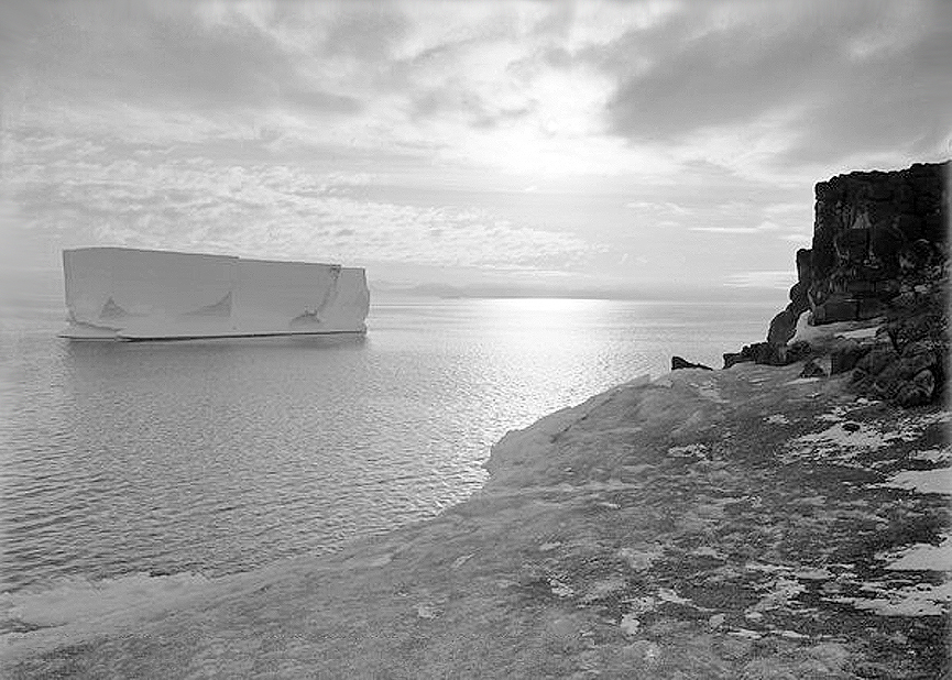 La costa helada en cabo Royds, 15 de febrero de 1911. Herbert Ponting
