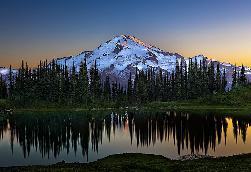Pequeño lago alpino. Marc Dilley
