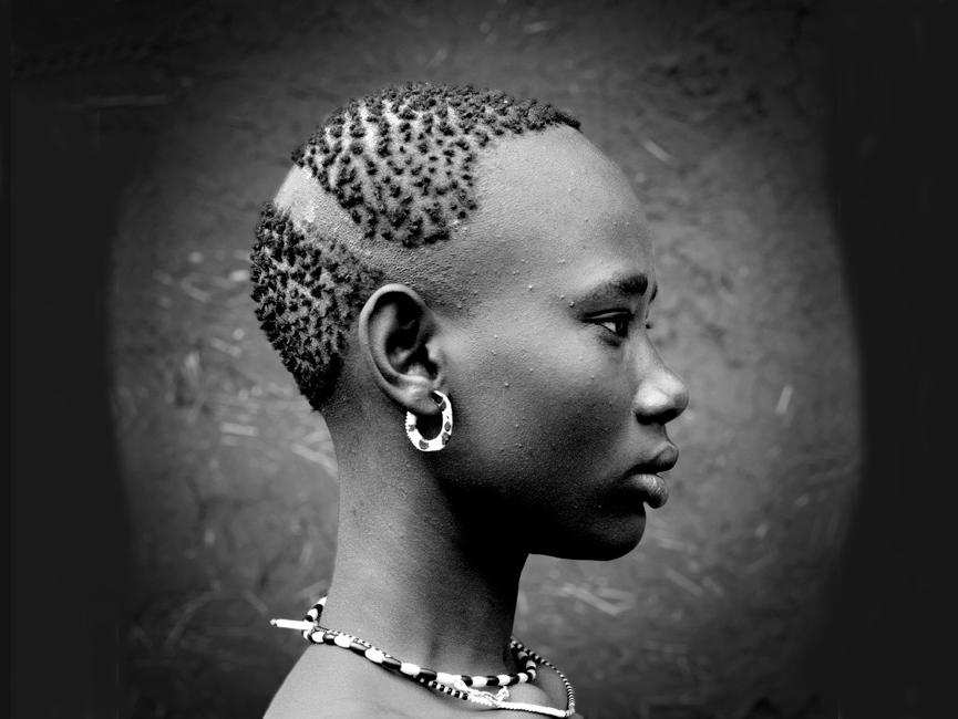 Joven de la tribu Omo, Etiopía. Eric Lafforgue