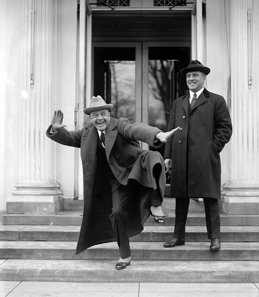 El evangelista Billy Sunday en una de sus joviales poses en la Casa Blanca, 1922. Biblioteca del Congreso