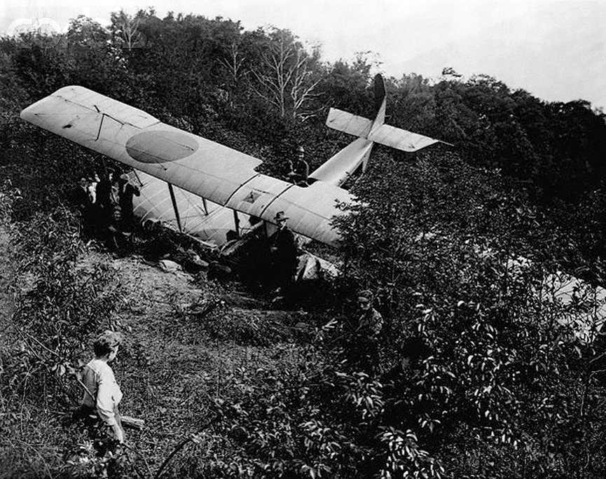 Accidente de un aeroplano con alcohol ilegal. Crotonville, 1922. Corbis