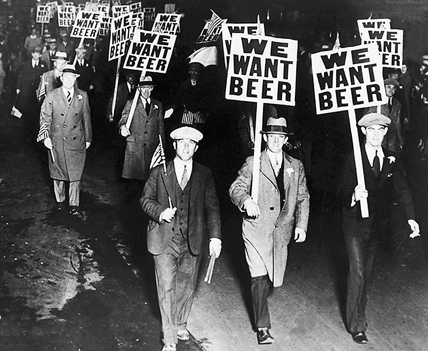 Manifestantes protestando contra la prohibición del alcohol. Nueva Jersey, 1931. Biblioteca del Congreso