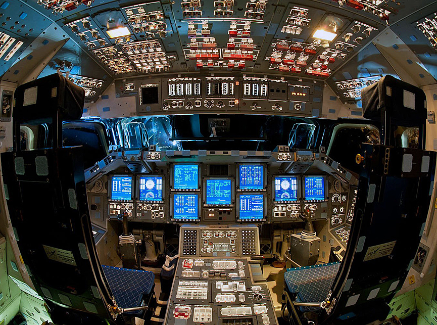 Interior de la cabina de mando del Endeavour. Ben Cooper