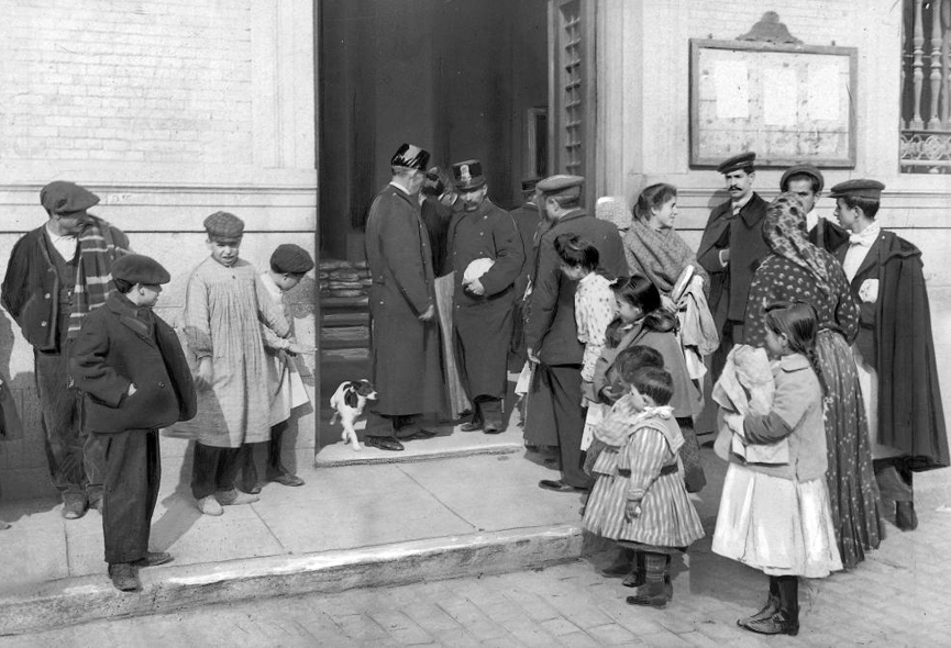Reparto de pan. 1907