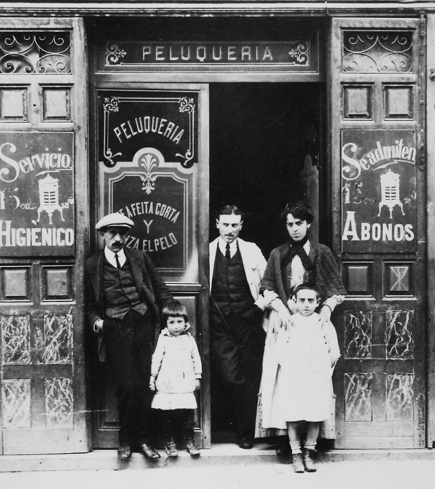 Peluquería en la calle Bailén. 1914