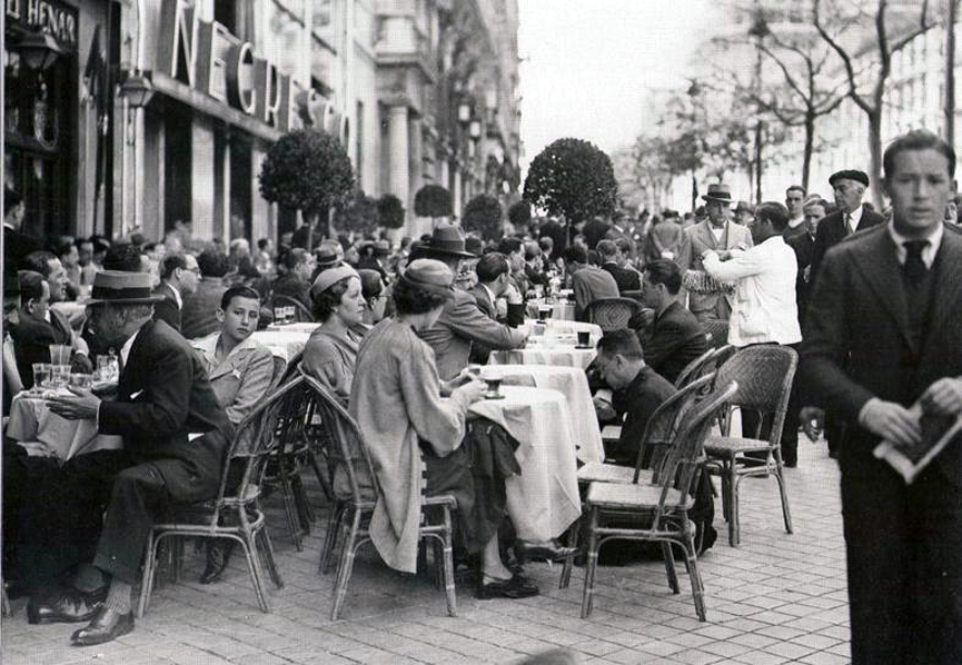 Cafeterias en la calle Alcalá. 1935