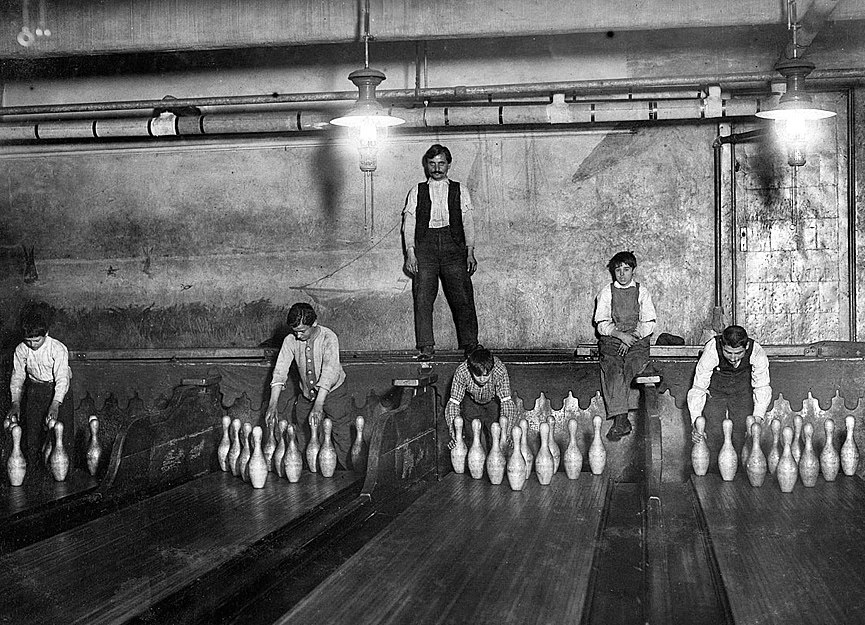 Subway Bowling Alleys, Brooklyn. Nueva York, 1910. Shorpy