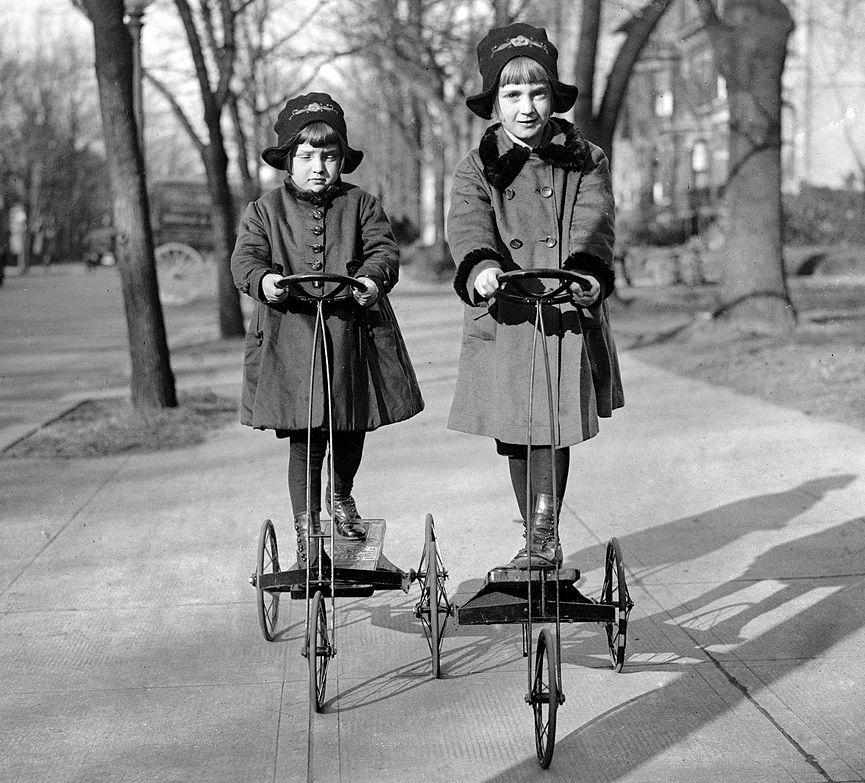 Rita y Ruth, de la legación danesa. Washington, 1920. Shorpy