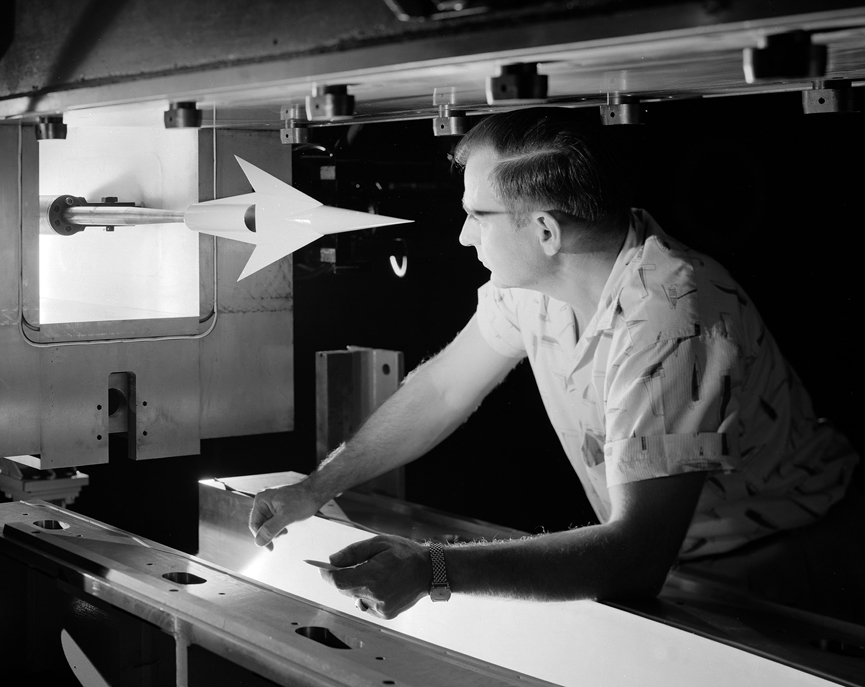 Block Tunnel 1x1 del Lewis Flight Propulsion Laboratory, 1957. NASA
