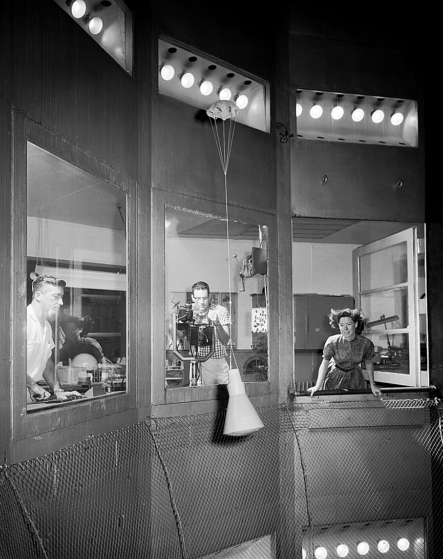 Modelo de una cápsula Mercury en un Spin Tunnel, 1959. NASA