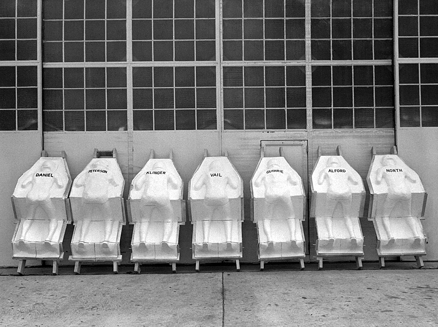 Pruebas de ergonomía para los asientos de las capsulas espaciales. Langley Research Center, 1959. NASA