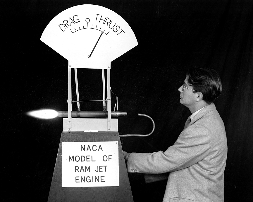 Demostración del funcionamiento de un motor ramjet, en el Aircraft Engine Research Laboratory de Cleveland, Ohio, en 1945. NASA