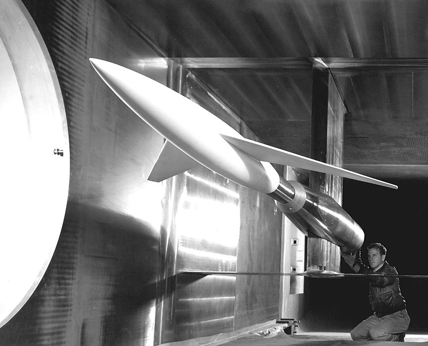 Prueba de diseños avanzados para aviones de alta velocidad en 1948. NASA