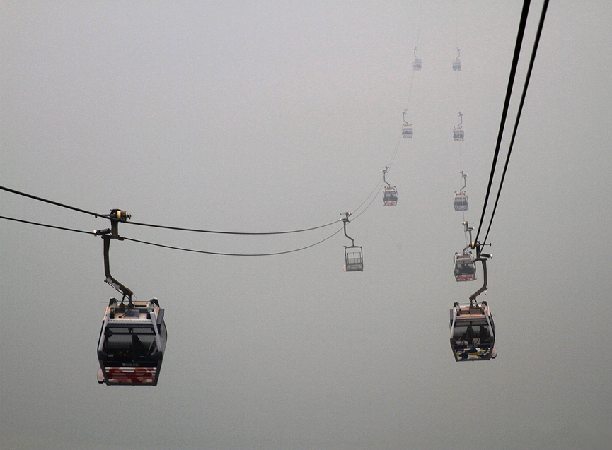 Teleféricos en el trayecto hasta Ngong Ping. Mike Bove