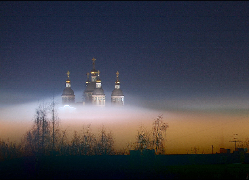 Niebla en Smolensk, Rusia. Dim Requidim