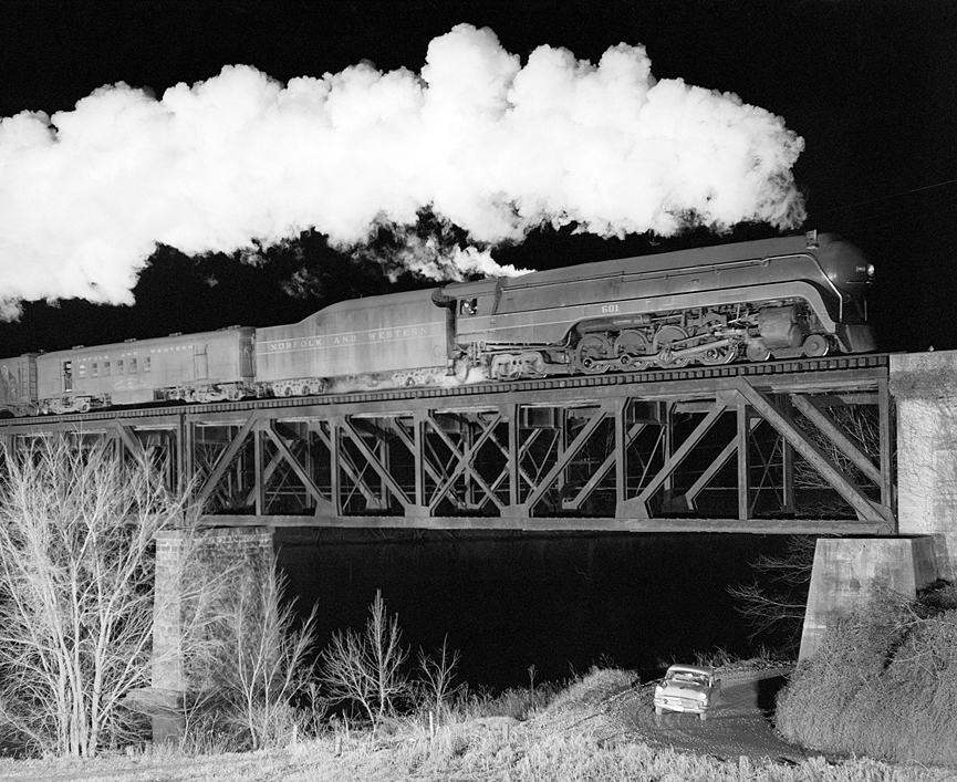 Tren Birmingham Special llegando a Rural Retreat, Virginia, el 26 de diciembre de 1957. Ogle Winston Link