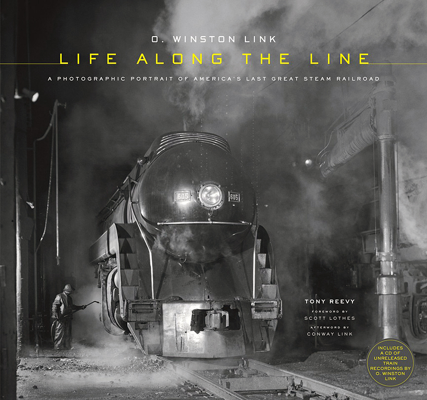 Uno de los libros que recoge sus fotografías, Life along the line. Ogle Winston Link