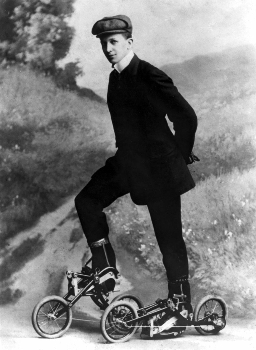 Patinador con unas rollerblade de la época. Biblioteca del Congreso EEUU