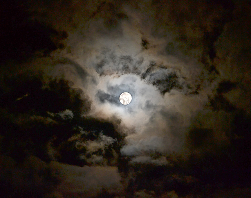 La Luna al amanecer. Rob Panganiban