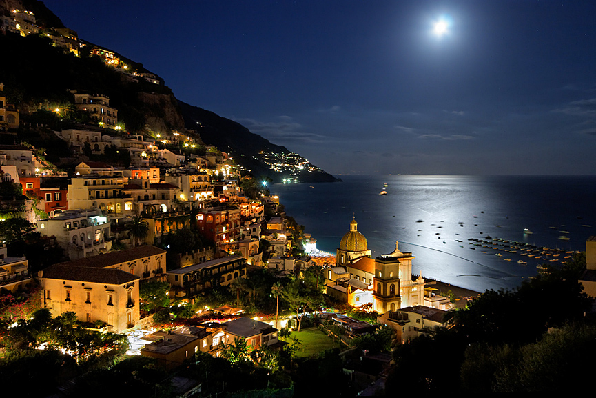 La comuna de Positano en la orilla del Golfo de Salerno, Italia. Pierpaolo