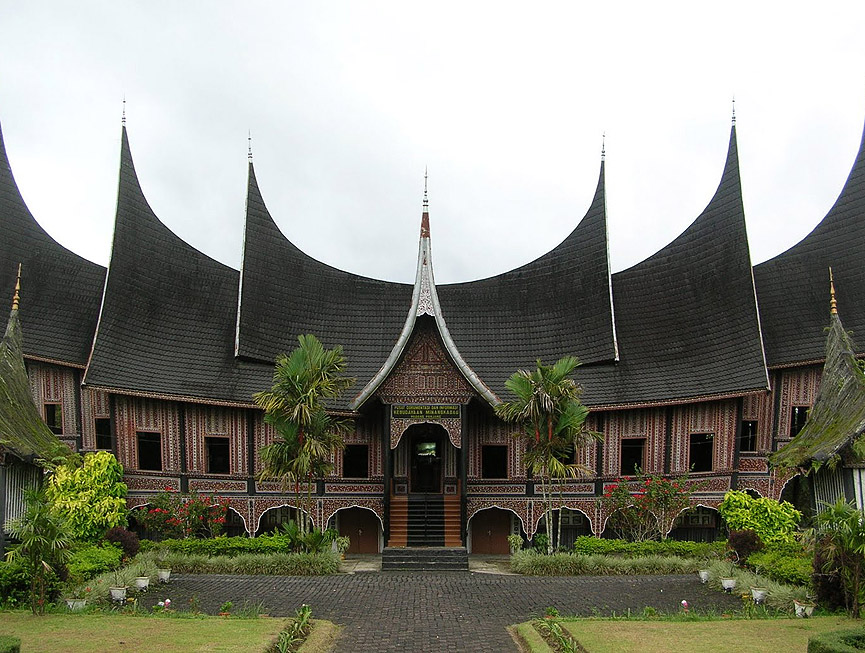 Rumah Gadang (Casa Grande) en Padang Panjang. Algenta
