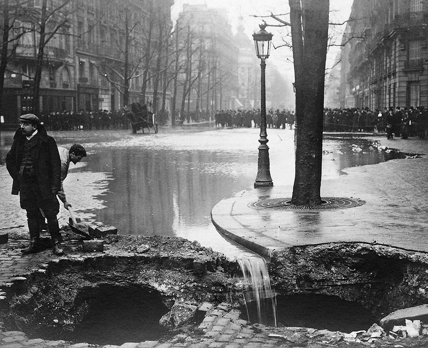 Alcantarilla en Boulevard Haussman. BHVP, G. Leyris