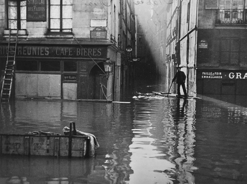 La rue Git le Coeur. BHVP, Roger Viollet