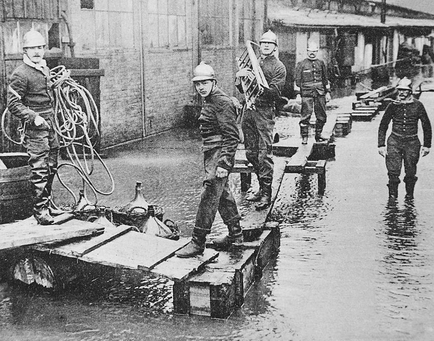 Cuerpo de bomberos de Paris. BHVP, G. Leyris