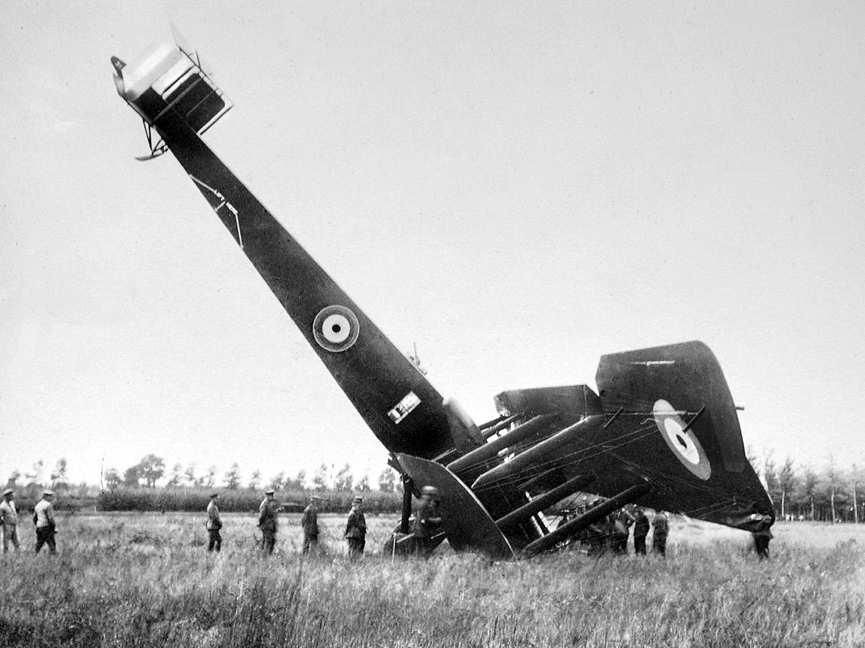 Accidente del biplano británico Handley Page, 1917. Ookami Dou