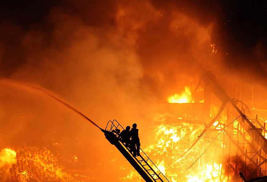 Incendio en una fábrica en Sao Paulo, Brasil. Fabio Tiéri