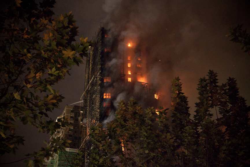 Fuego en el centro de Shanghai. Tim Franco