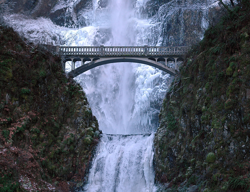 Benson Footbridge en la cascada Multnomah Falls, Oregon. Scott Aldous