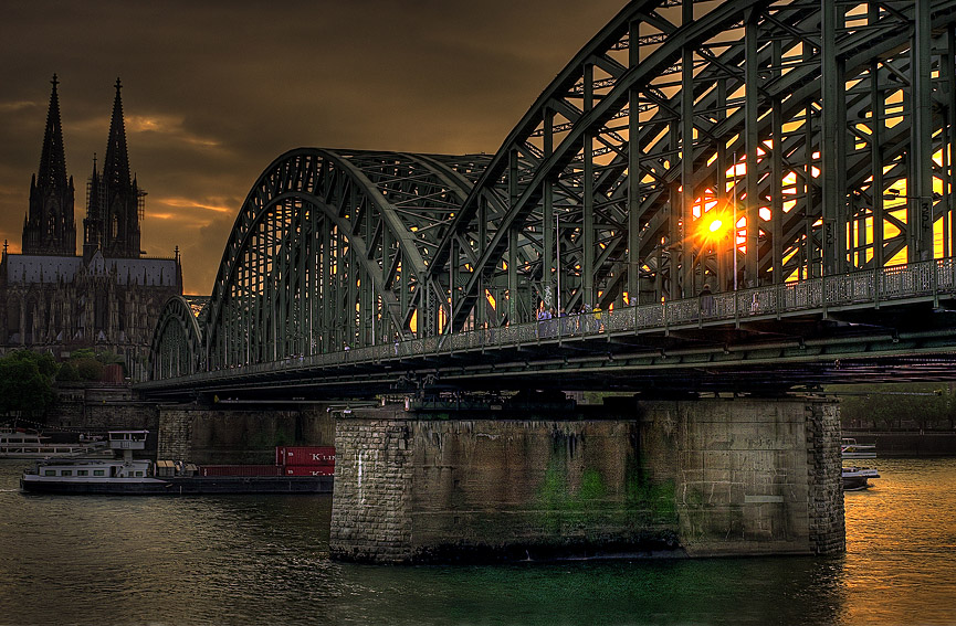 Puente Hohenzollern sobre el río Rin, en la ciudad alemana de Colonia. Thomas y Marina Depenbusch/Zharova