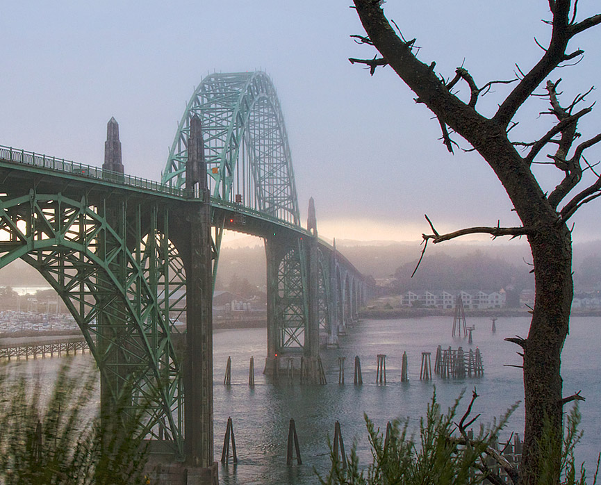 Yaquina Bay Bridge al sur de Newport, Oregon. Andi Wolfe